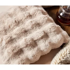 Pom Rabbit Fur - sierkussen Zand (50 x 50)