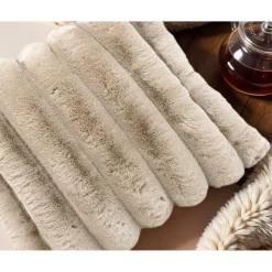 Rib Rabbit Fur - sierkussen Zand (50 x 50)